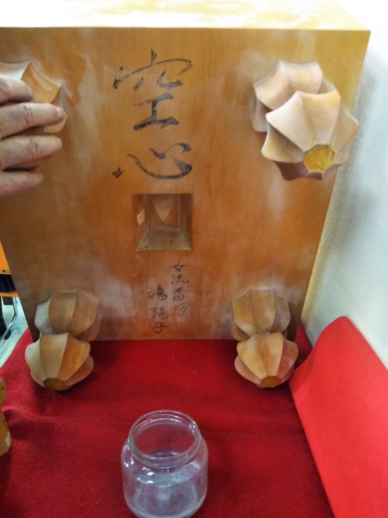 津田沼囲碁クラブの足つき碁盤