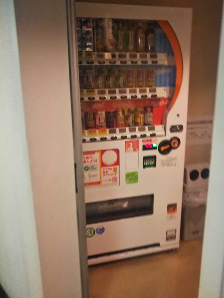 エキニア横浜の８階の自動販売機