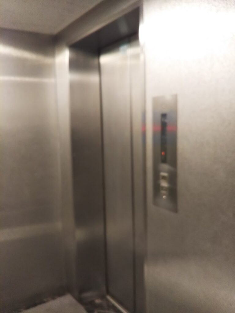 西新宿ユニオンビルのエレベーター
